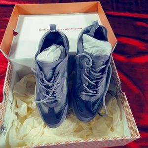 Gym shoes fabletics  size 8 violet color new in a box